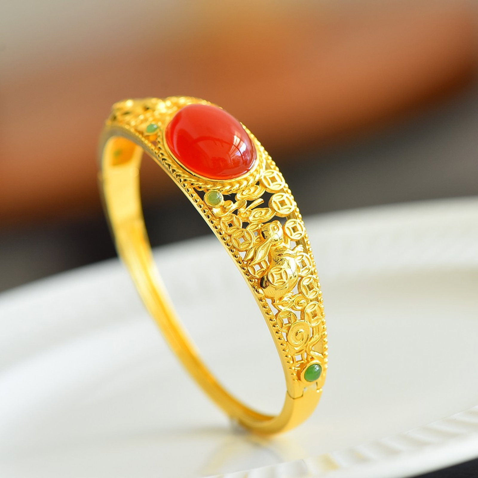 An Exquisite Sterling Silver-Gold Plated Inlaid Agate Bracelets: Estimated Value:800-1600 An Exquisite Sterling Silver-Gold Plated Inlaid Agate Bracelets,Size:13mmx18mm 纯银镀金镶玛瑙手镯
