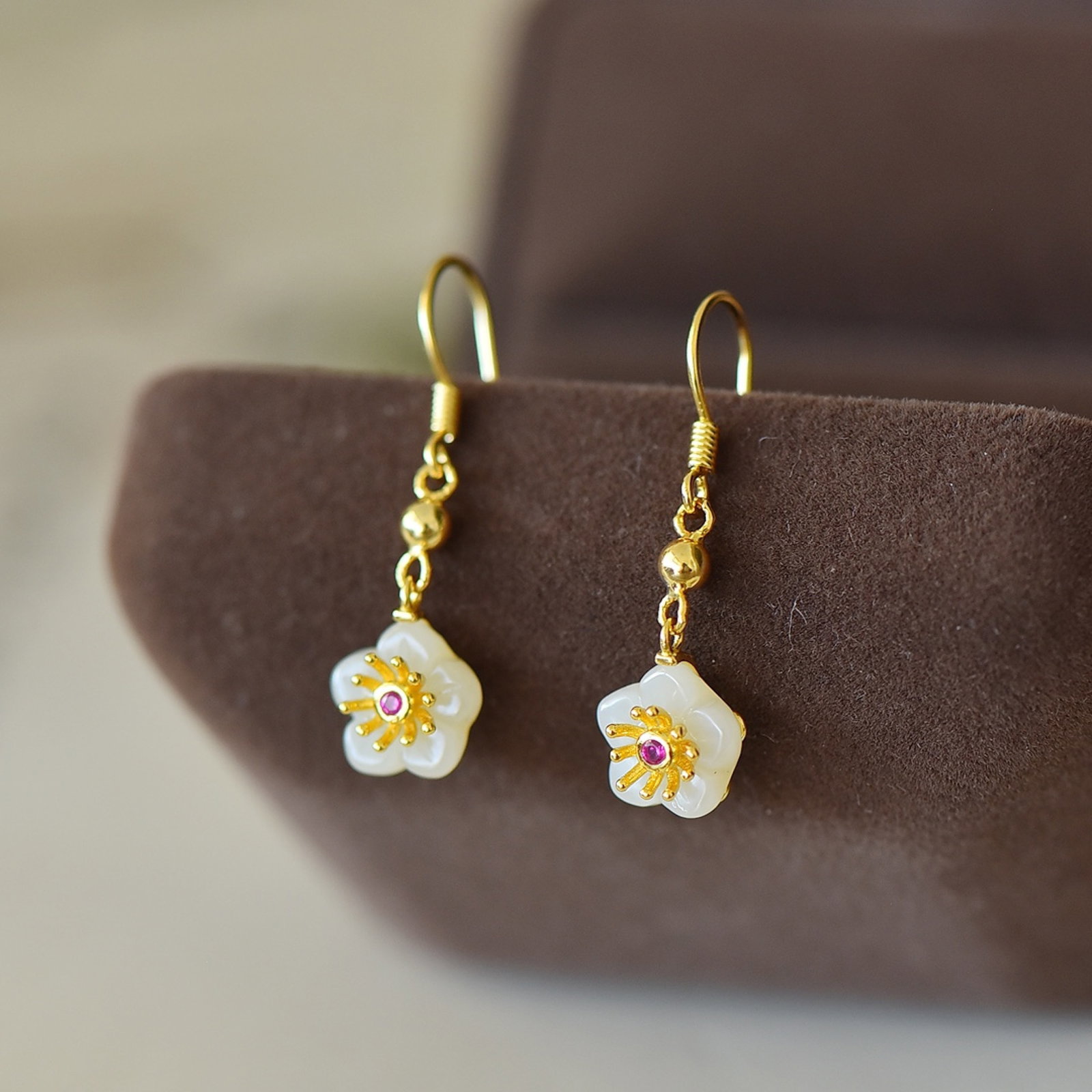 A Pair of Exquisite Sterling Silver-Gold Plated Inlaid White Jade Earrings - 3
