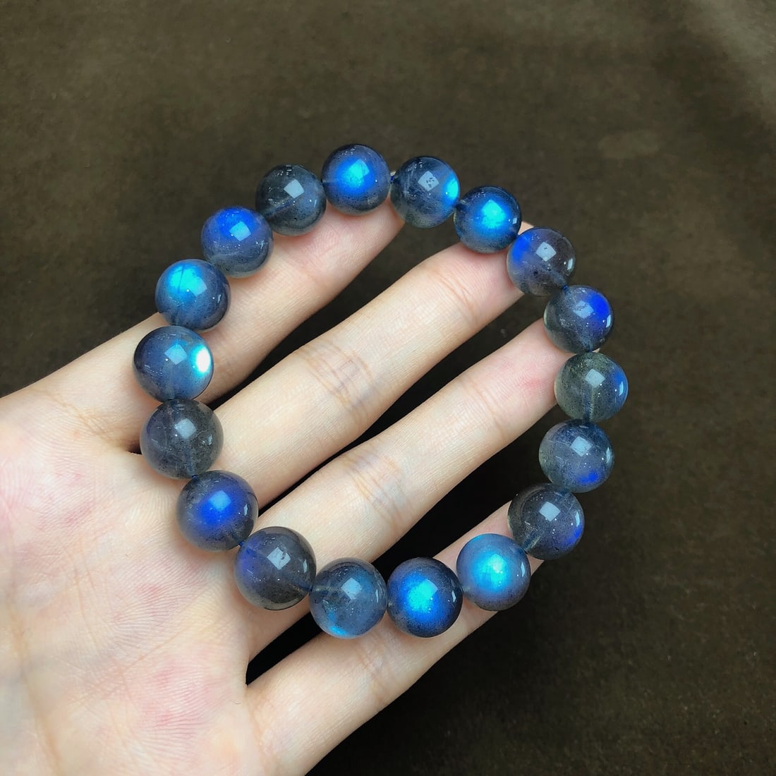 An Exquisite Crystal Bracelets: Estimated Value:1200-2400 An Exquisite Crystal Bracelets,Size:11.4mm, Weight:39.9g 水晶手串