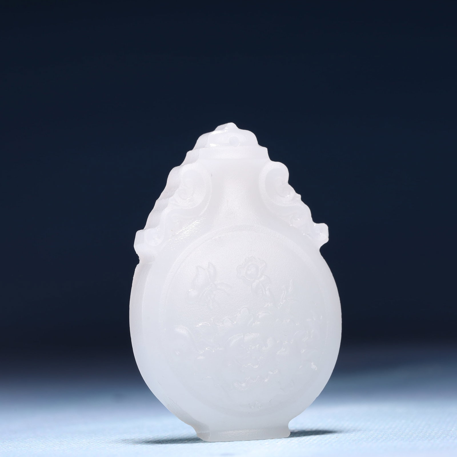 An Exquisite White Jade Flower and Butterfly Pattern Pendant - 3