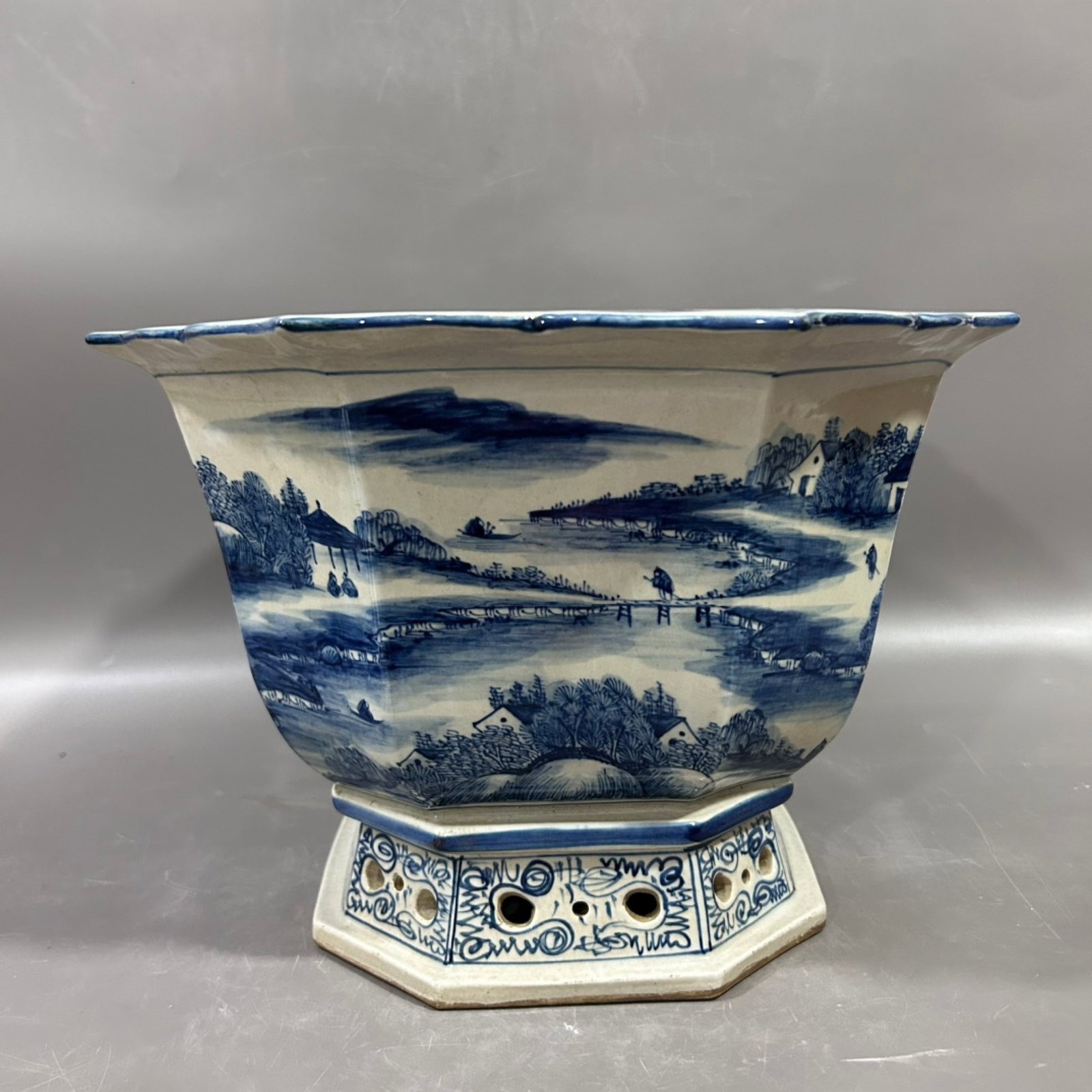 A Rare Blue and White Landscape and Figure Pattern Basin - 2