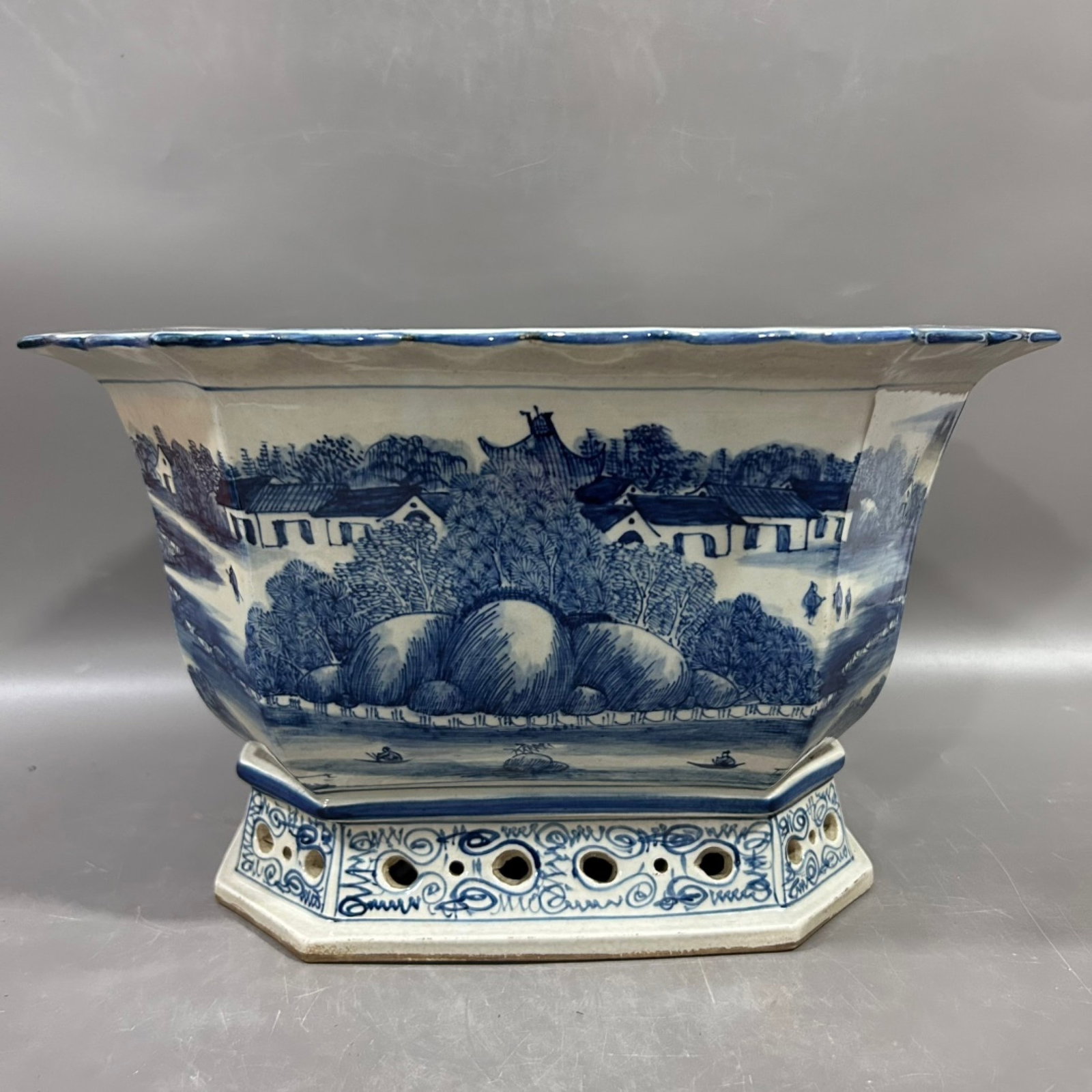 A Rare Blue and White Landscape and Figure Pattern Basin - 3