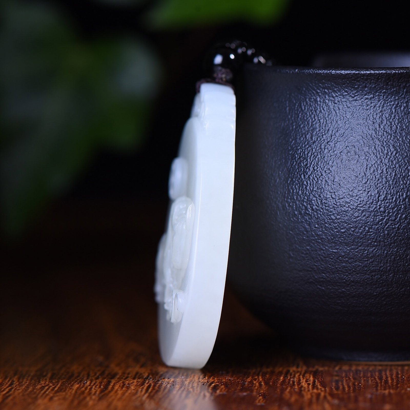 An Exquisite White Jade Buffalo Pattern Pendant - 3