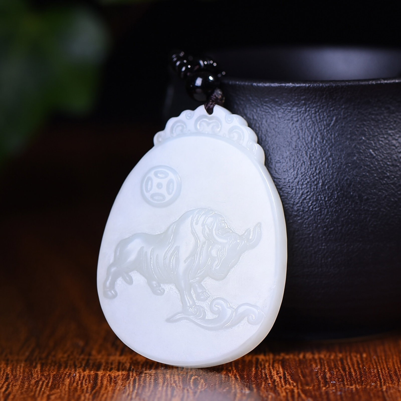 An Exquisite White Jade Buffalo Pattern Pendant - 5