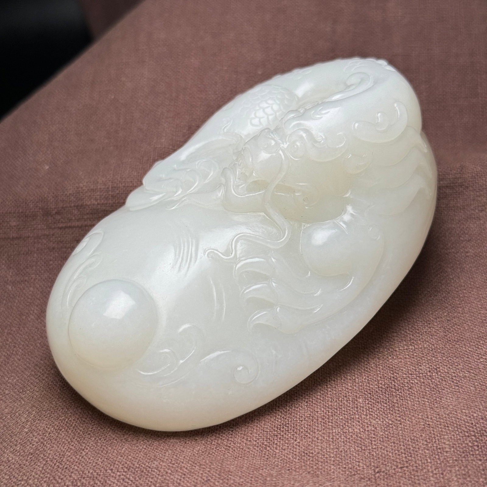 An Exquisite White Jade Dragon Pattern Hand Piece - 3