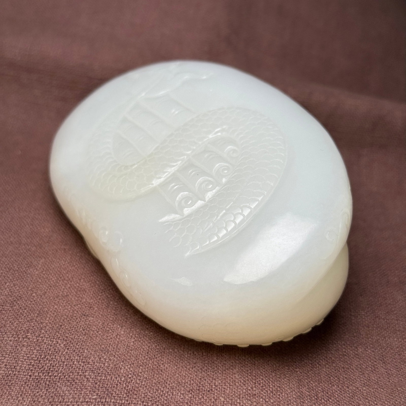 An Exquisite White Jade Dragon Pattern Hand Piece - 6