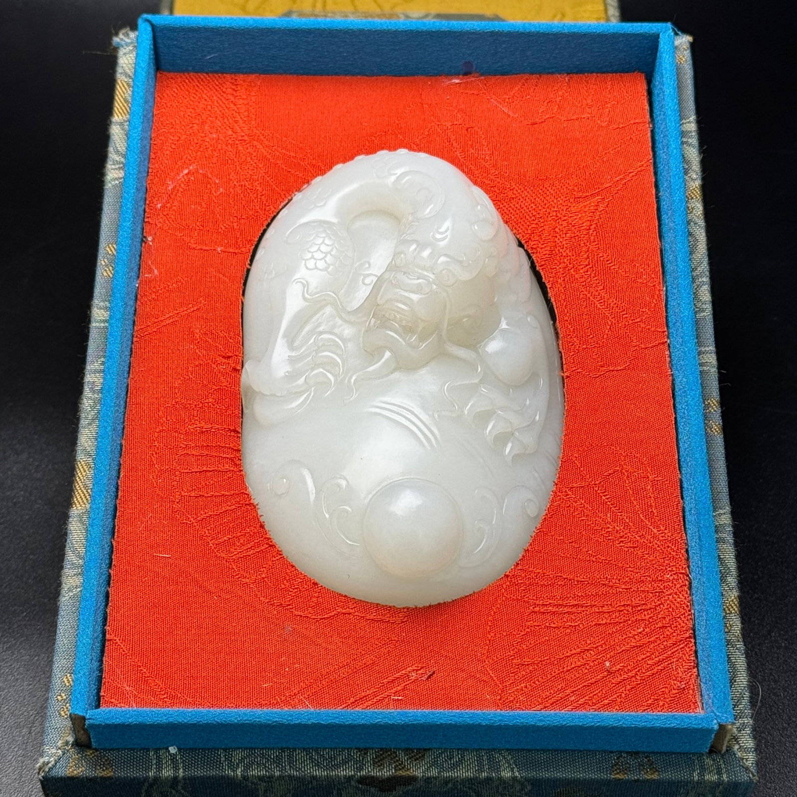 An Exquisite White Jade Dragon Pattern Hand Piece - 7