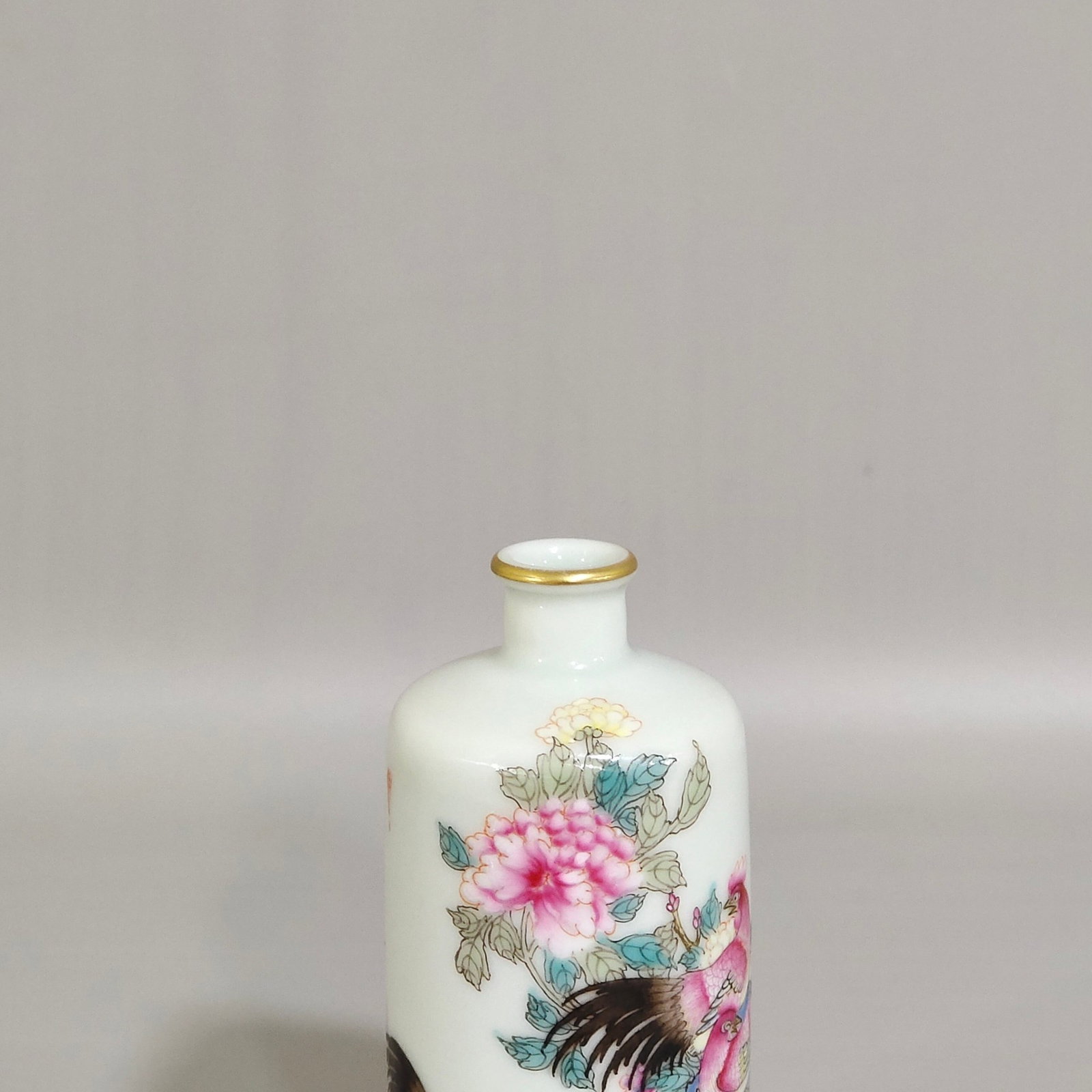 An Exquisite Famille-Rose Painted Gold Flower and Rooster Pattern Snuff Bottle,With Poem - 4