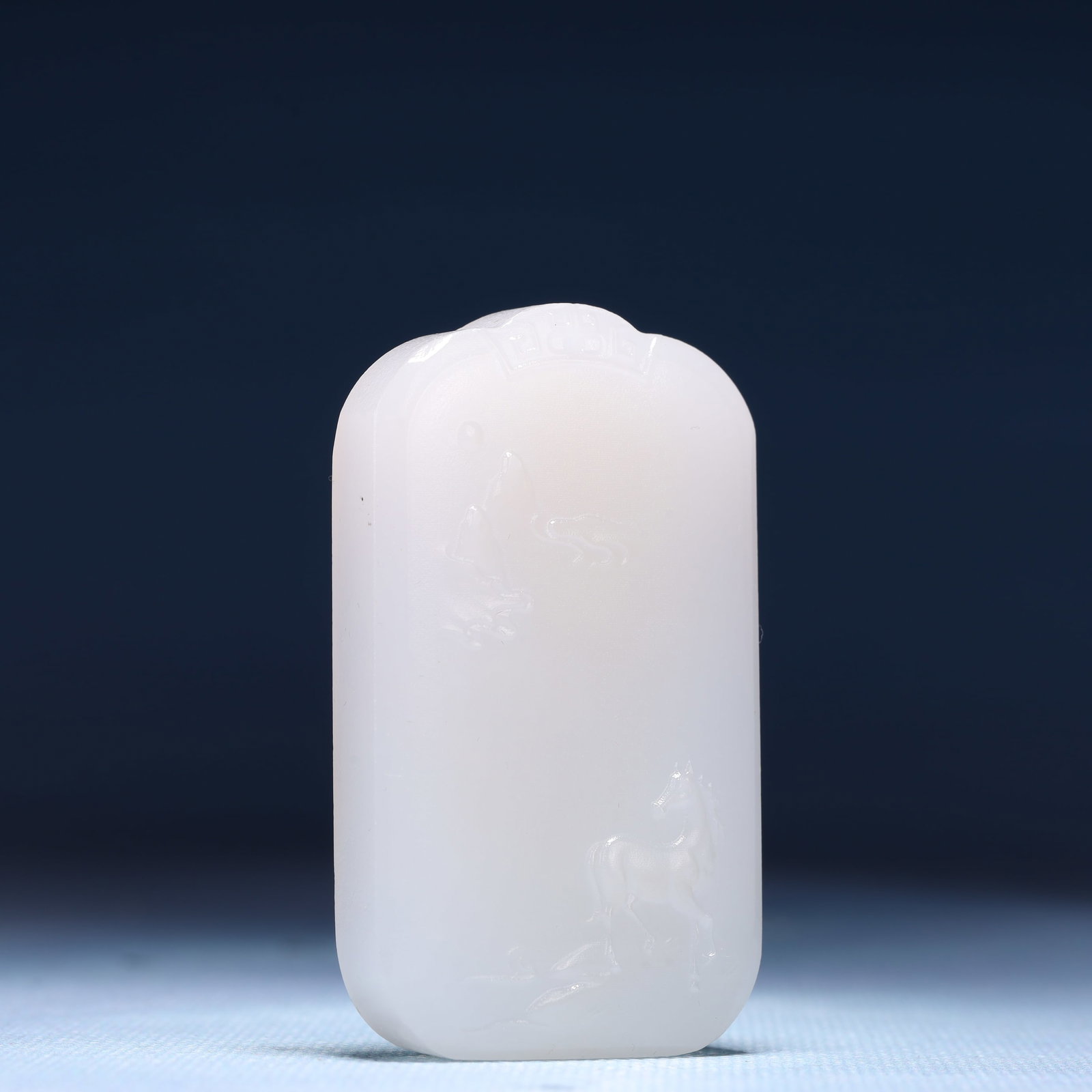 An Exquisite White Jade Horse Pattern Pendant - 3