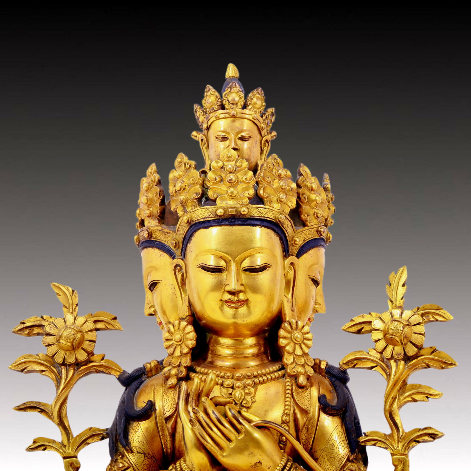 A solemn gilt bronze statue of Bodhisattva - 2