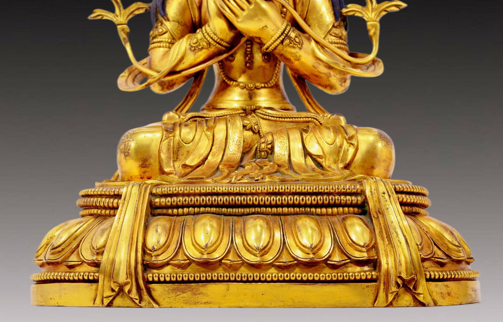 A solemn gilt bronze statue of Bodhisattva - 4