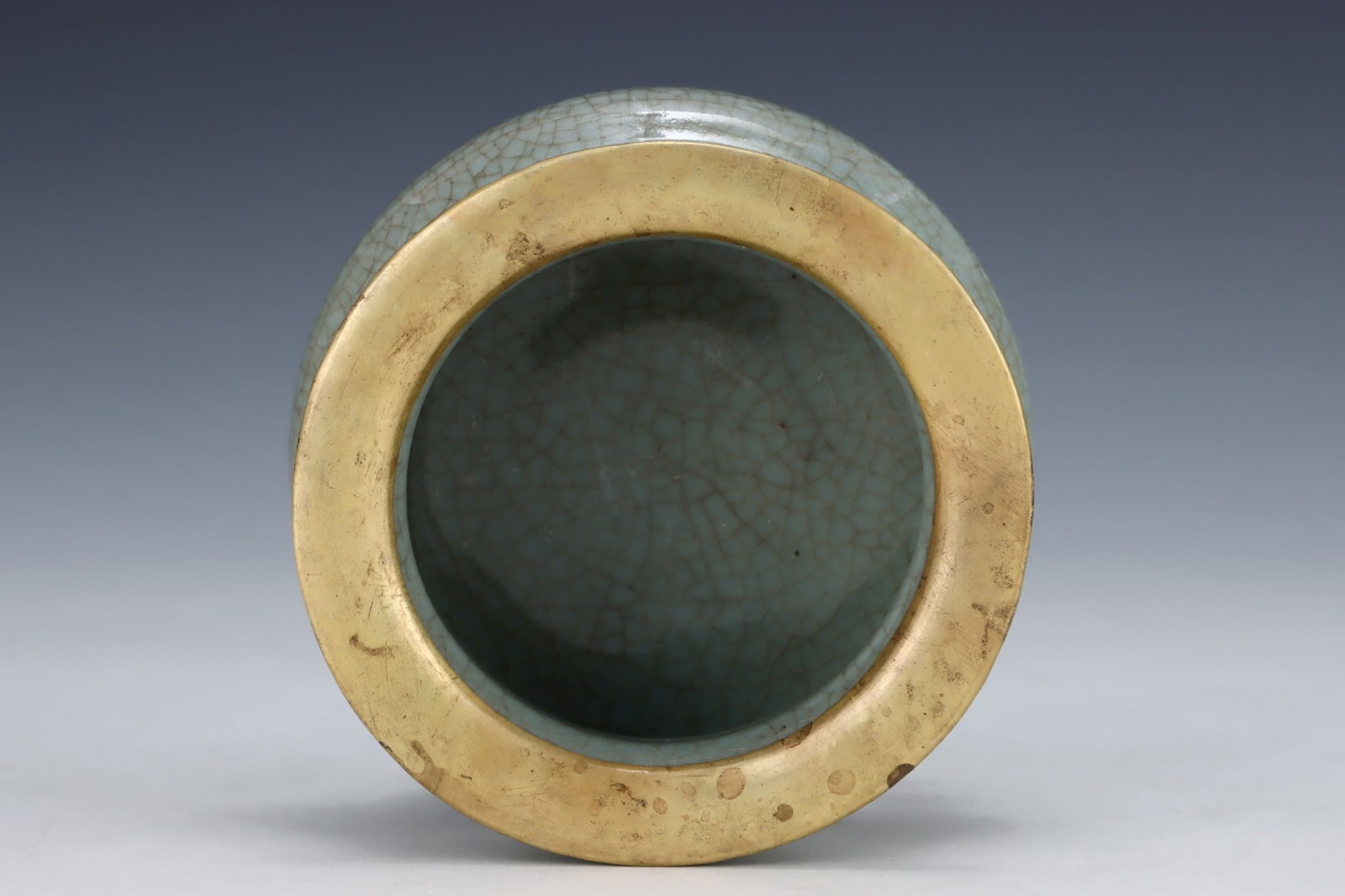 An Exquisite Guan yao Cover with Gold Tripod Censer - 6