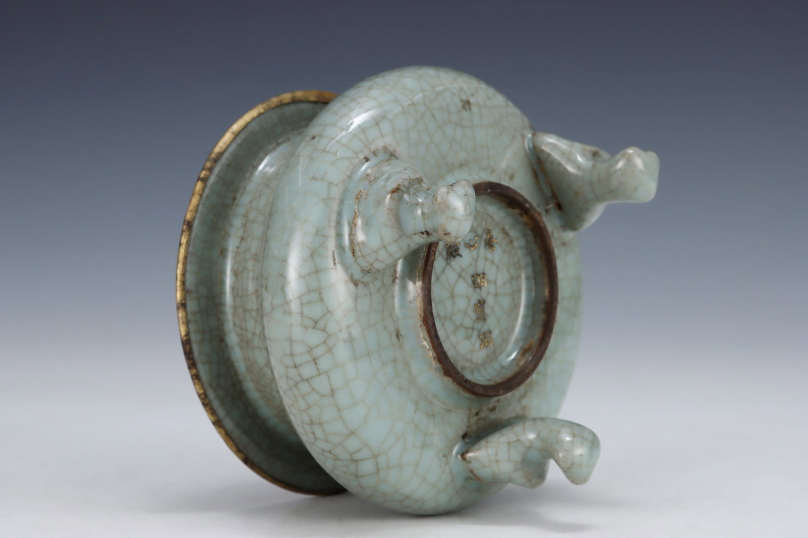 An Exquisite Guan yao Cover with Gold Tripod Censer - 7