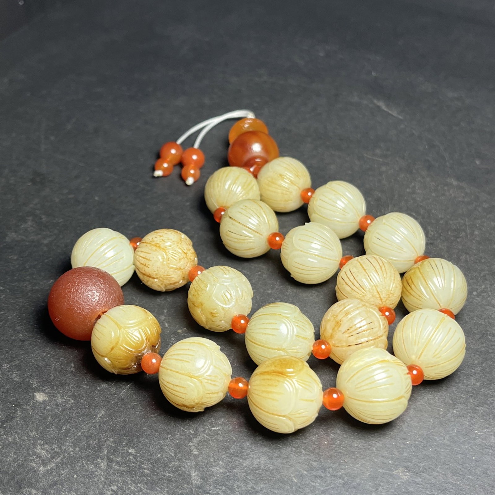 An Exquisite White Jade Lotus Pattern Bracelets - 2