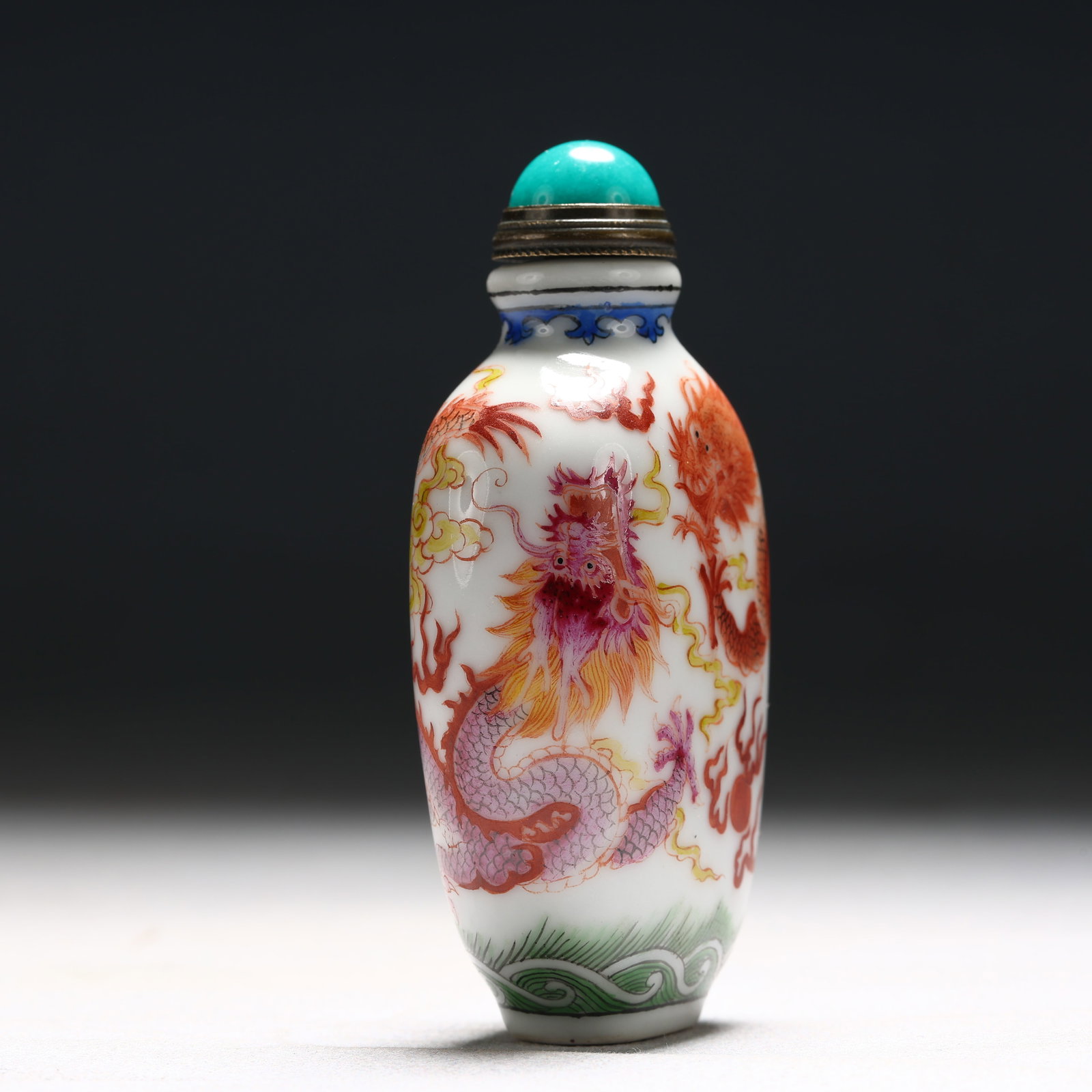 An Exquisite Enamel Auspicious Cloud and Dragon Pattern Porcelain Snuff Bottle - 2
