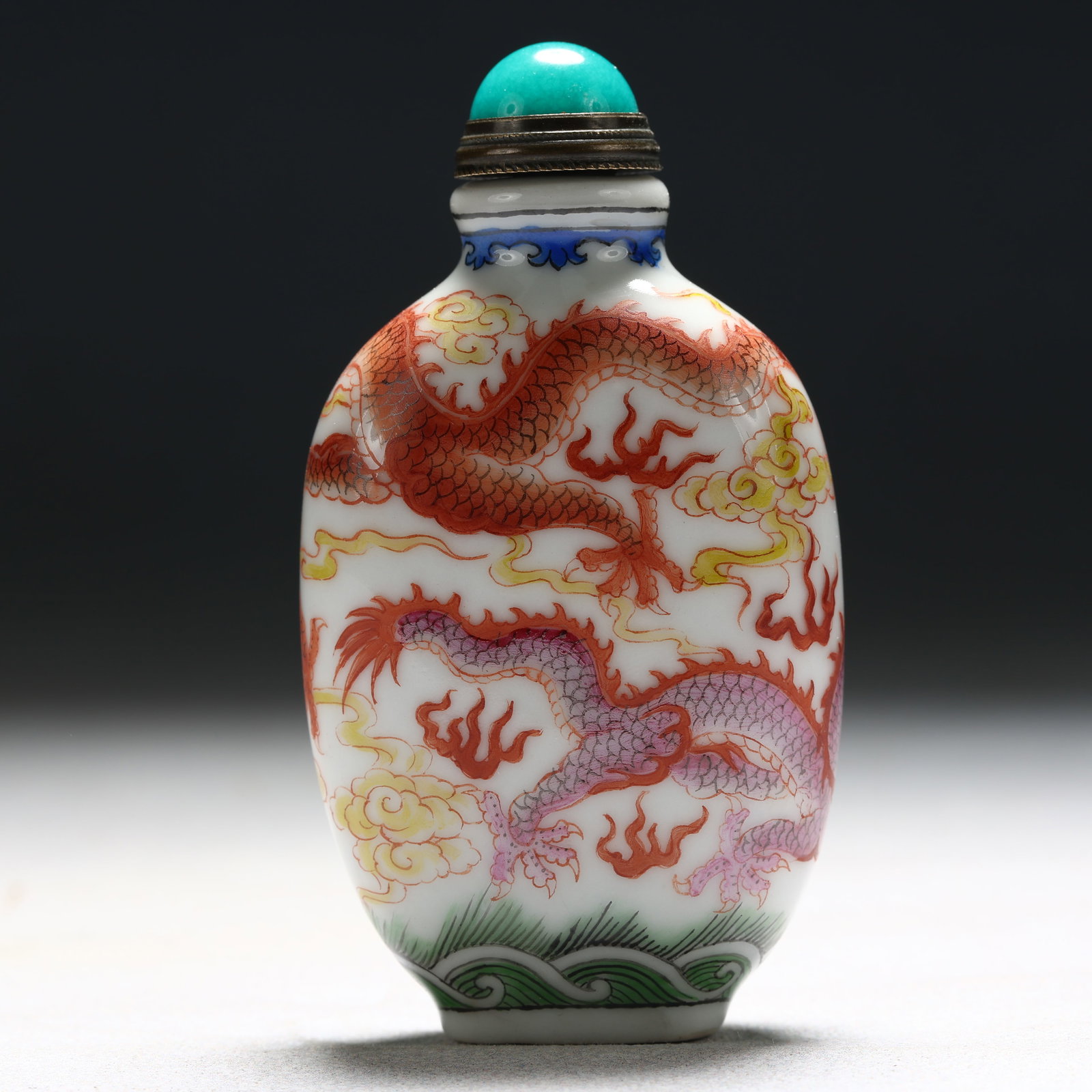 An Exquisite Enamel Auspicious Cloud and Dragon Pattern Porcelain Snuff Bottle - 3
