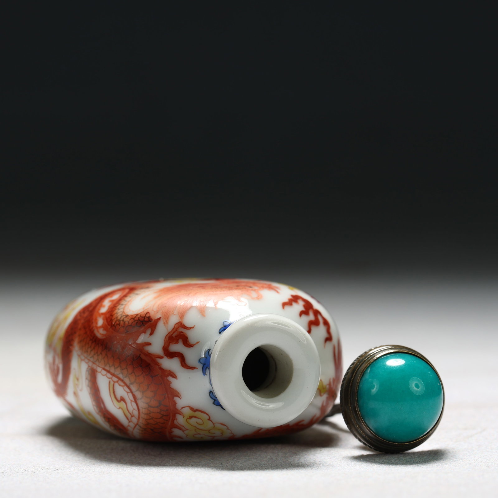 An Exquisite Enamel Auspicious Cloud and Dragon Pattern Porcelain Snuff Bottle - 4