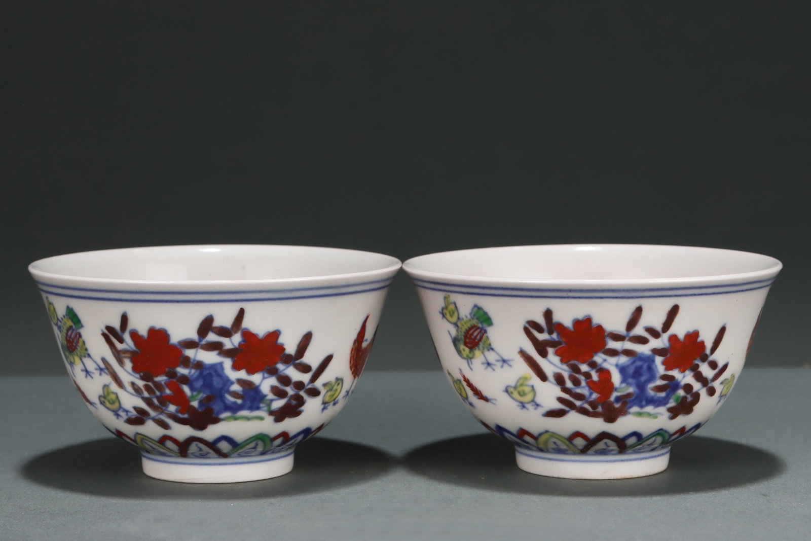 A Pair of Exquisite Blue and White Doucai Flower and Rooster Pattern Cups - 2
