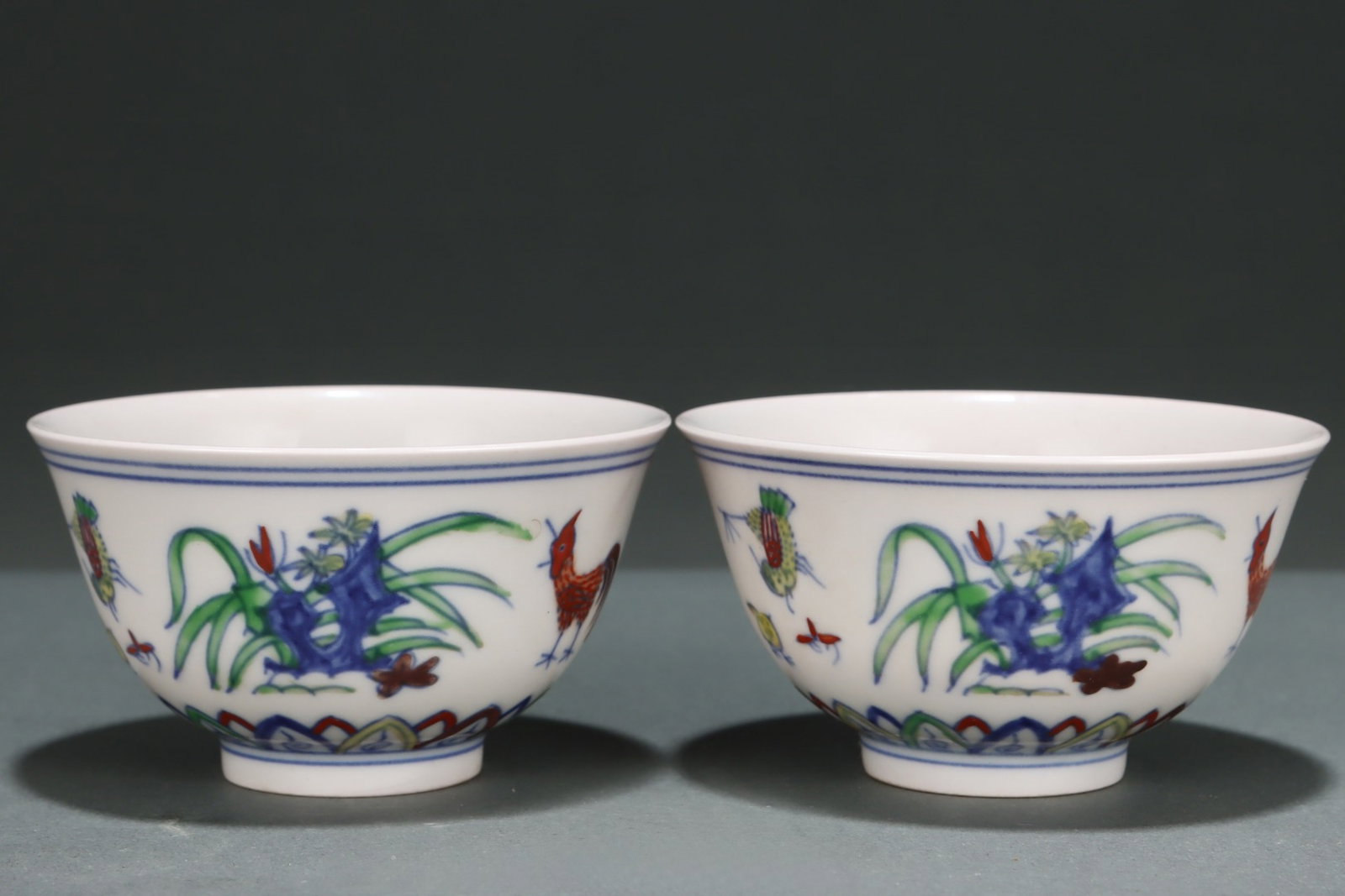 A Pair of Exquisite Blue and White Doucai Flower and Rooster Pattern Cups - 4