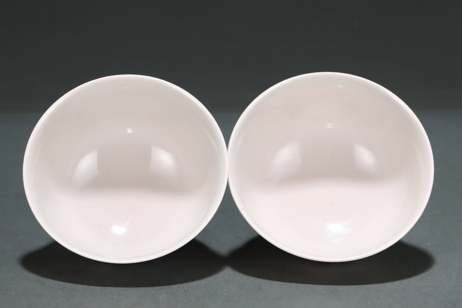 A Pair of Exquisite Blue and White Doucai Flower and Rooster Pattern Cups - 5