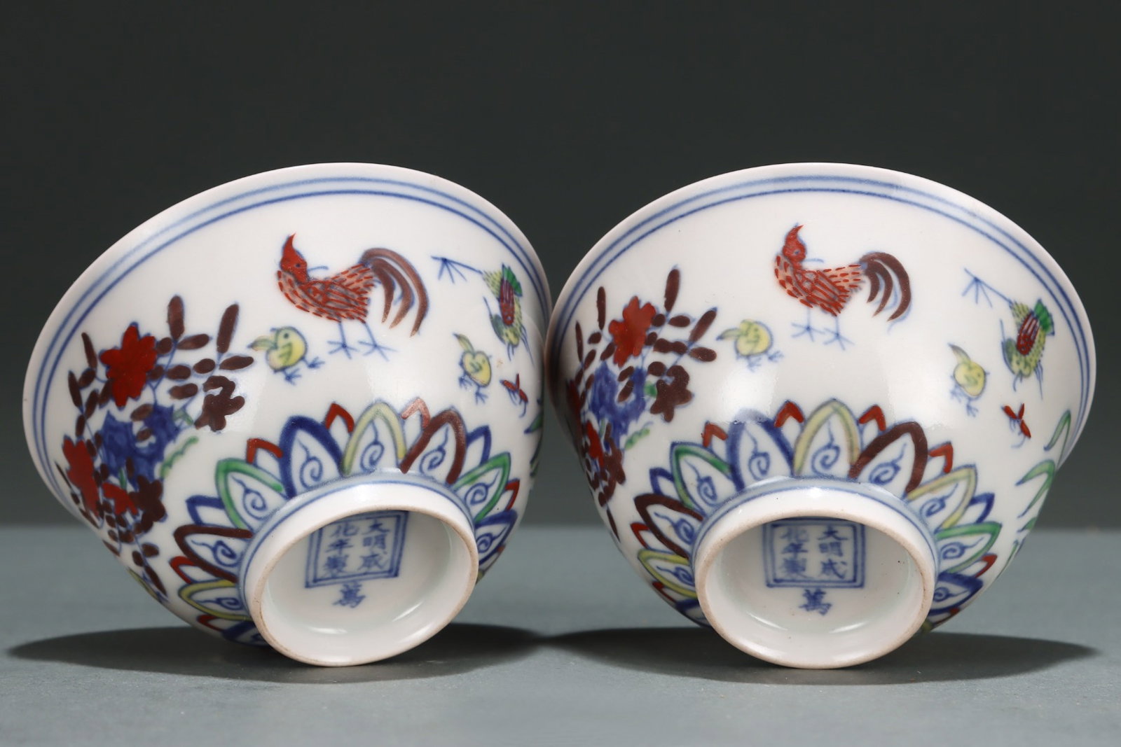 A Pair of Exquisite Blue and White Doucai Flower and Rooster Pattern Cups - 6
