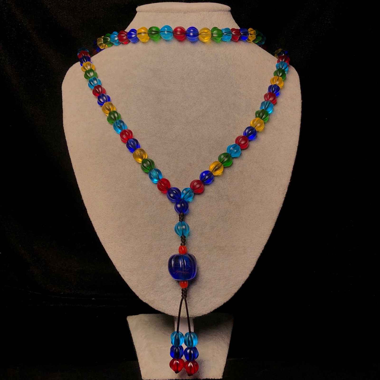 An Exquisite Glass Necklace - 9