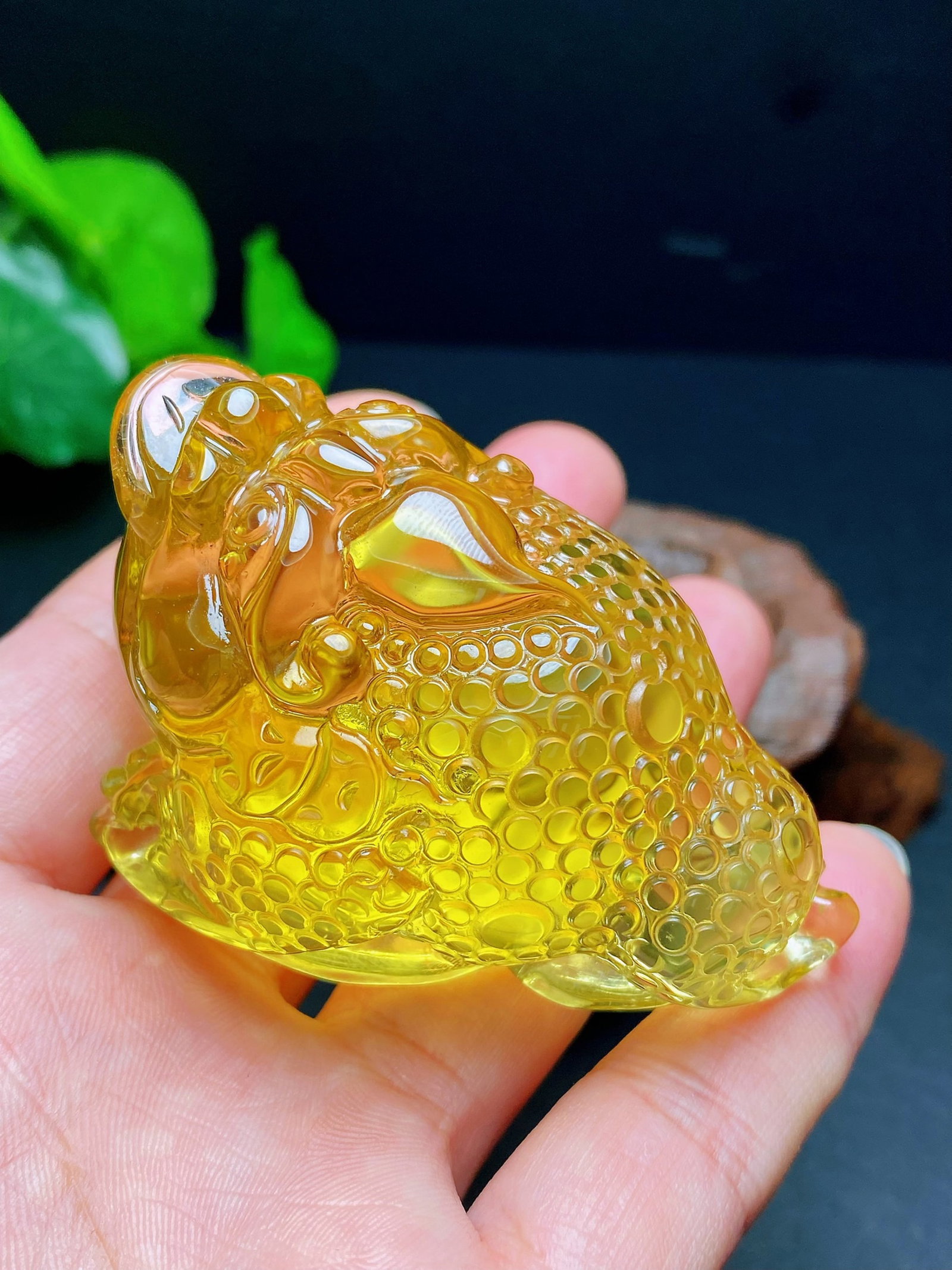 An Exquisite Crystal Golden Toad Ornament - 5