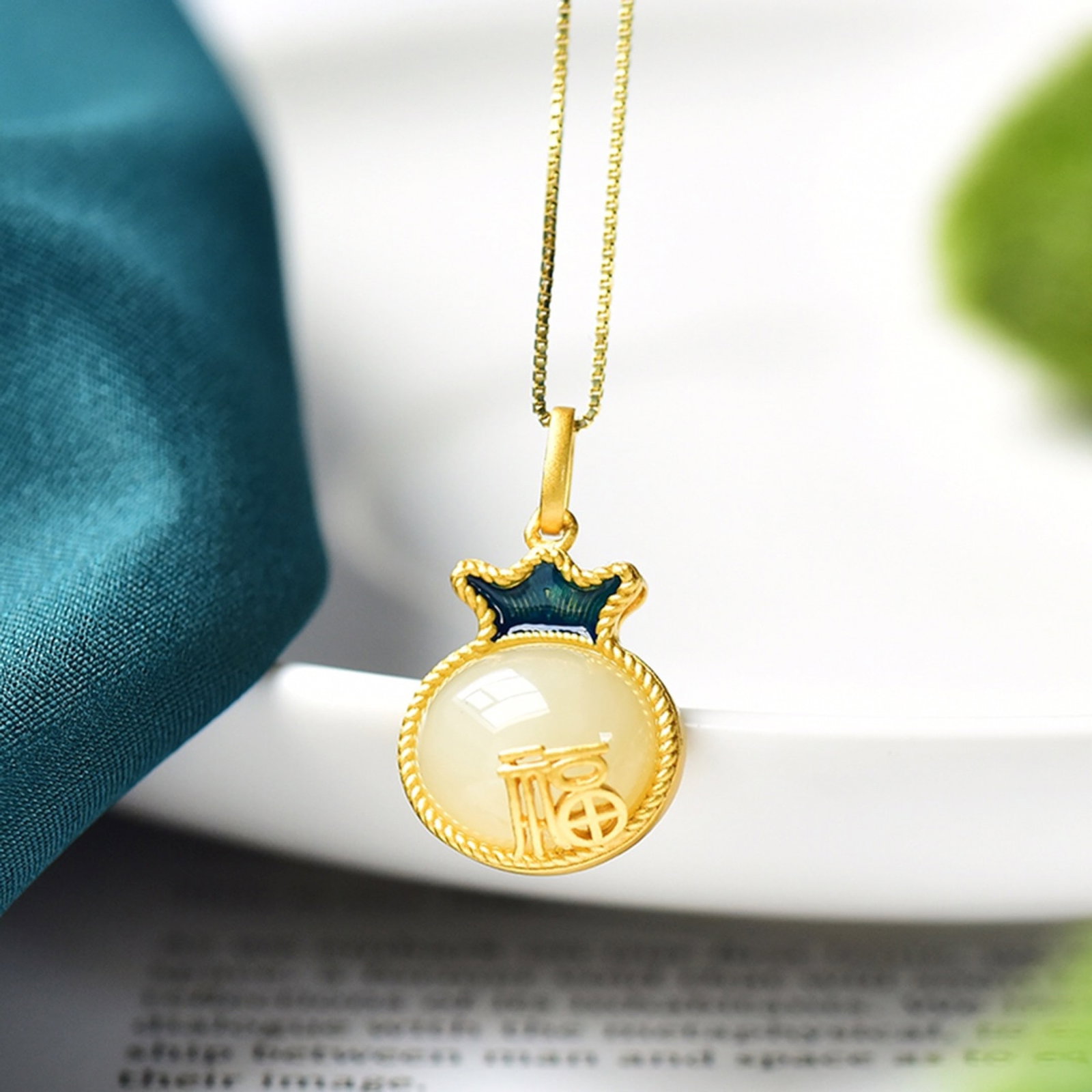 An Exquisite Sterling Silver-Gold Plated Inlaid White Jade Pendant: Estimated Value:200-400 An Exquisite Sterling Silver-Gold Plated Inlaid White Jade Pendant 纯银镀金镶白玉吊坠