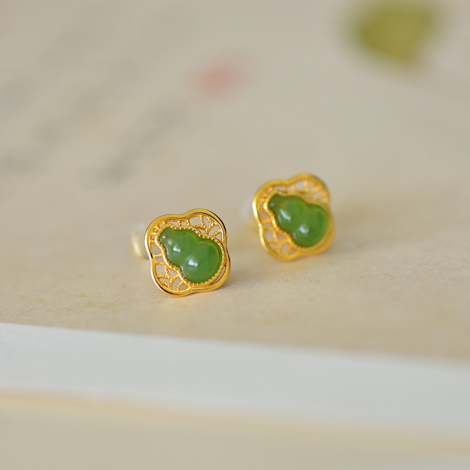 A Pair of Exquisite Sterling Silver-Gold Plated Inlaid Jasper Earrings - 3