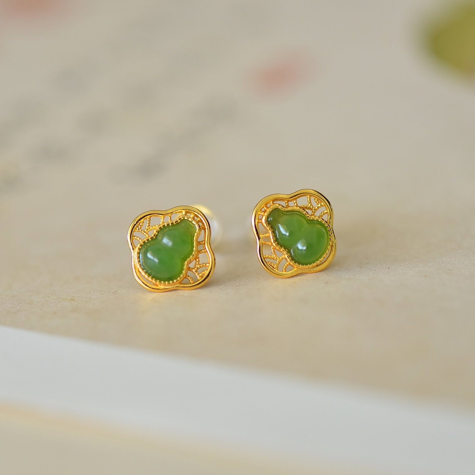 A Pair of Exquisite Sterling Silver-Gold Plated Inlaid Jasper Earrings - 4