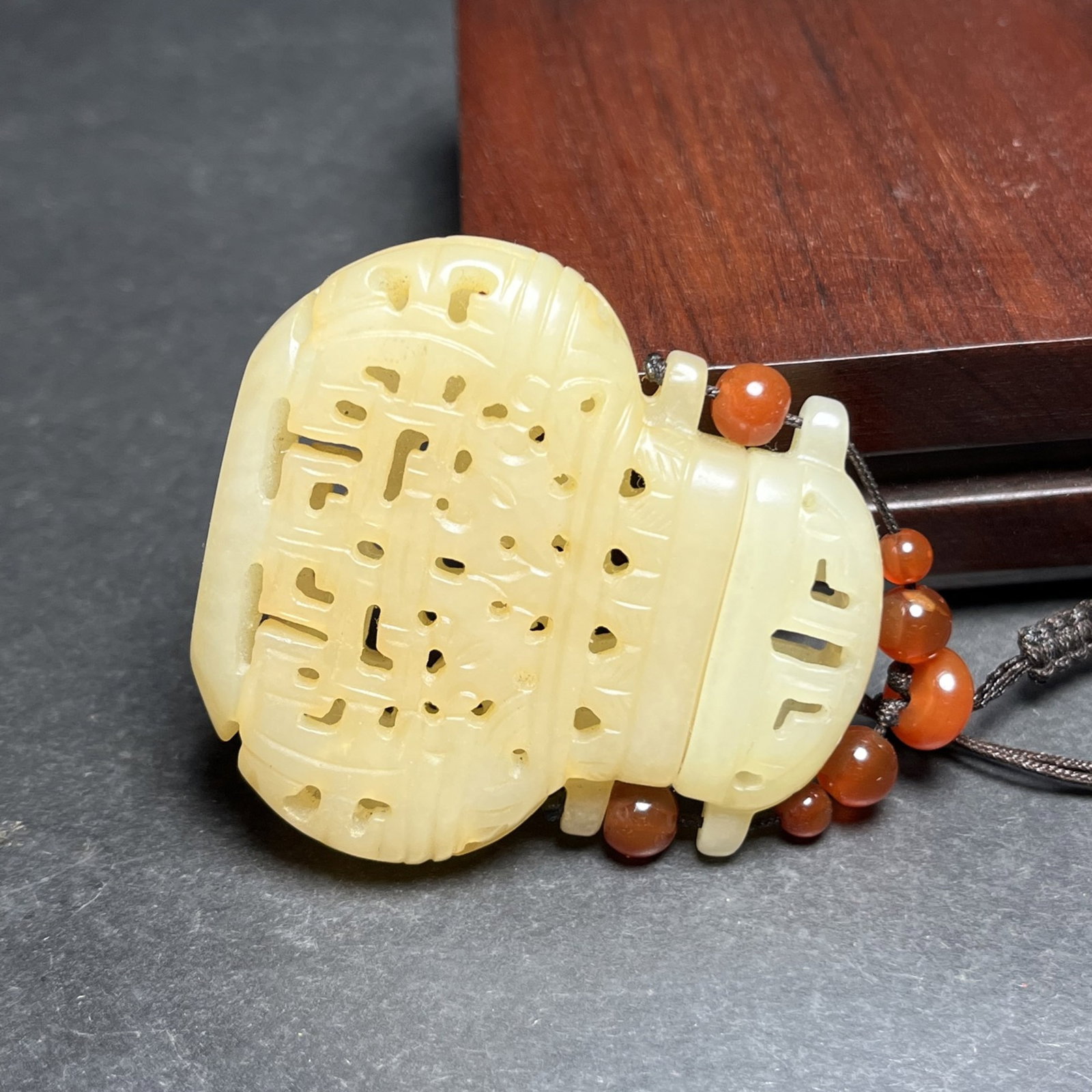 An Exquisite White Jade Hollow Pendant - 2