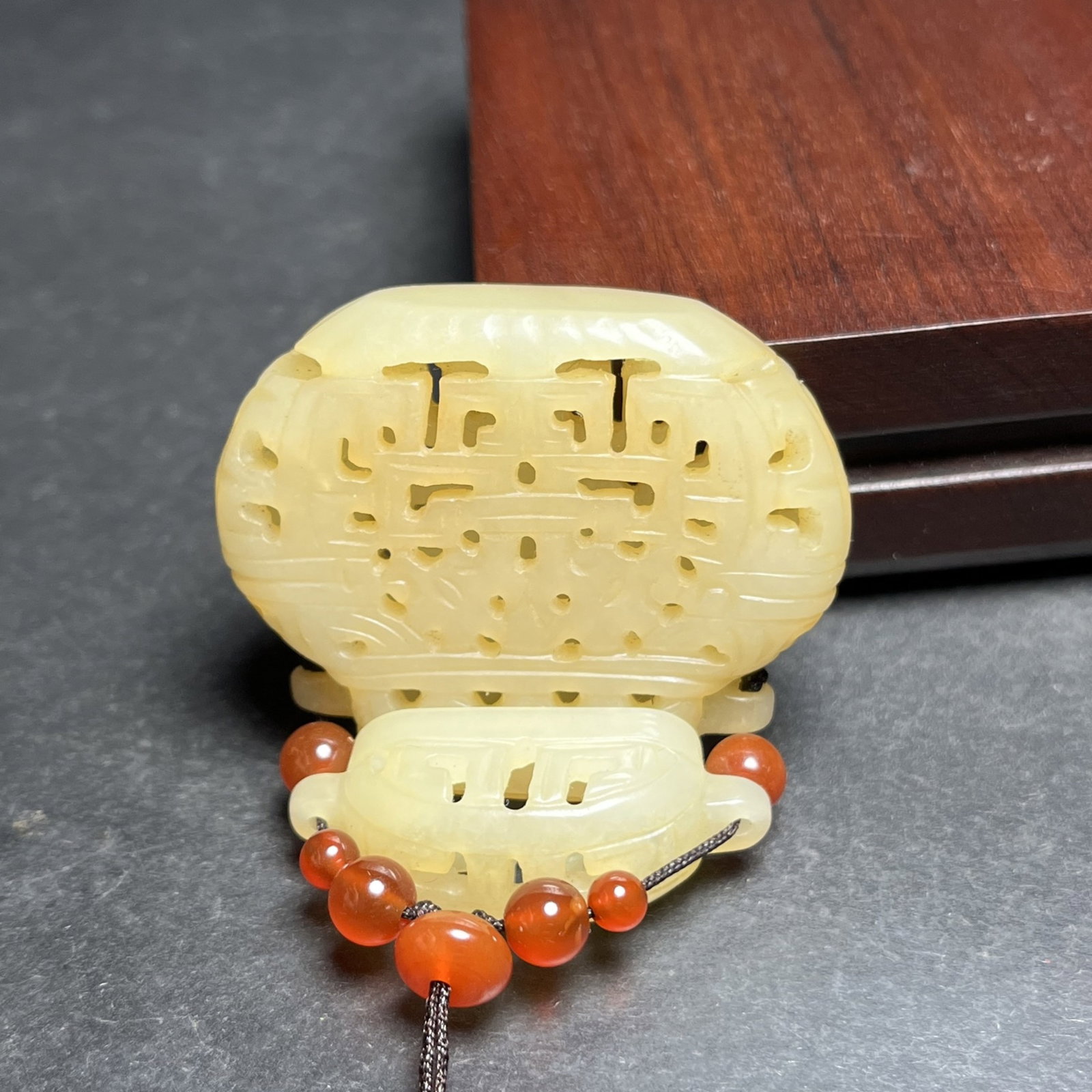 An Exquisite White Jade Hollow Pendant - 3