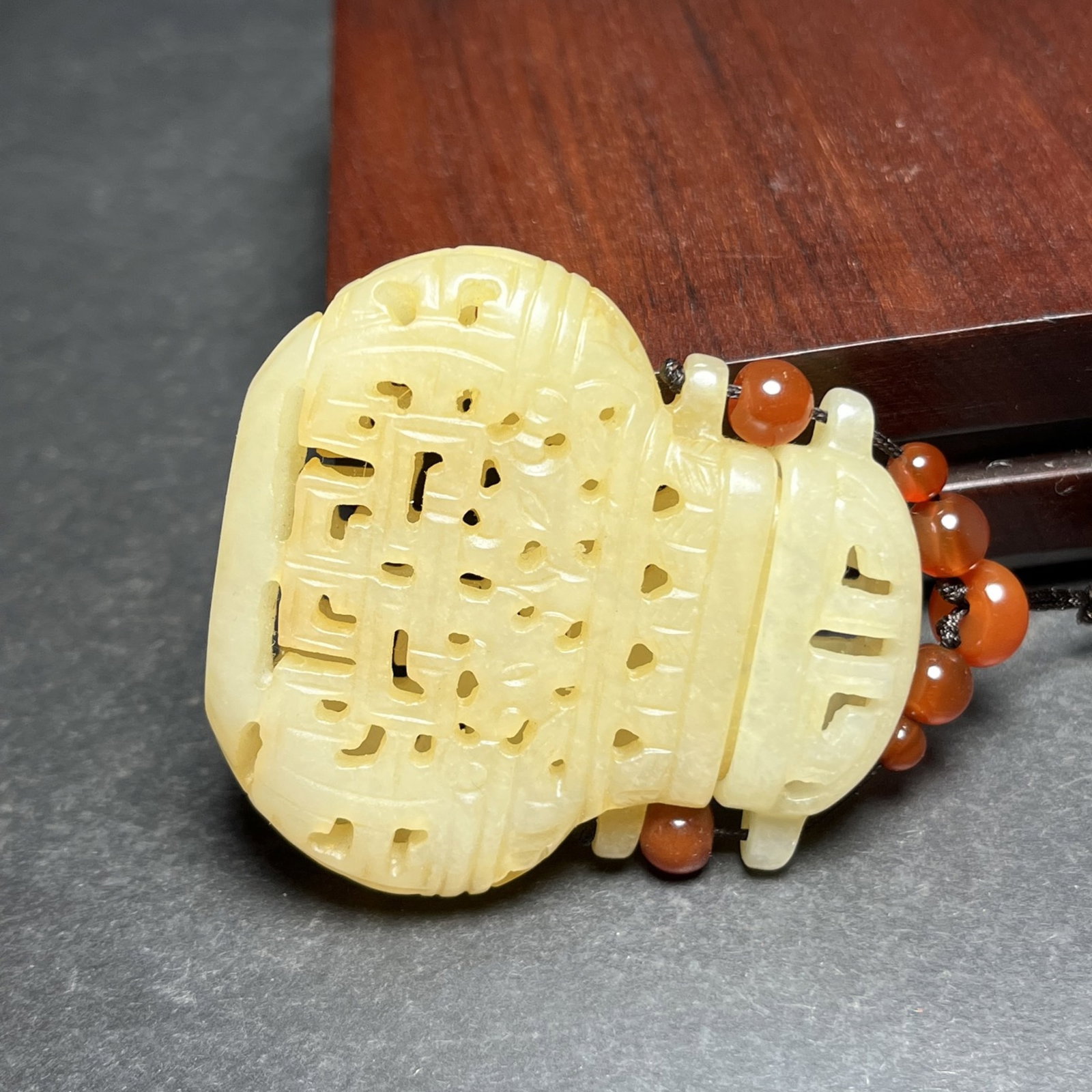 An Exquisite White Jade Hollow Pendant - 6