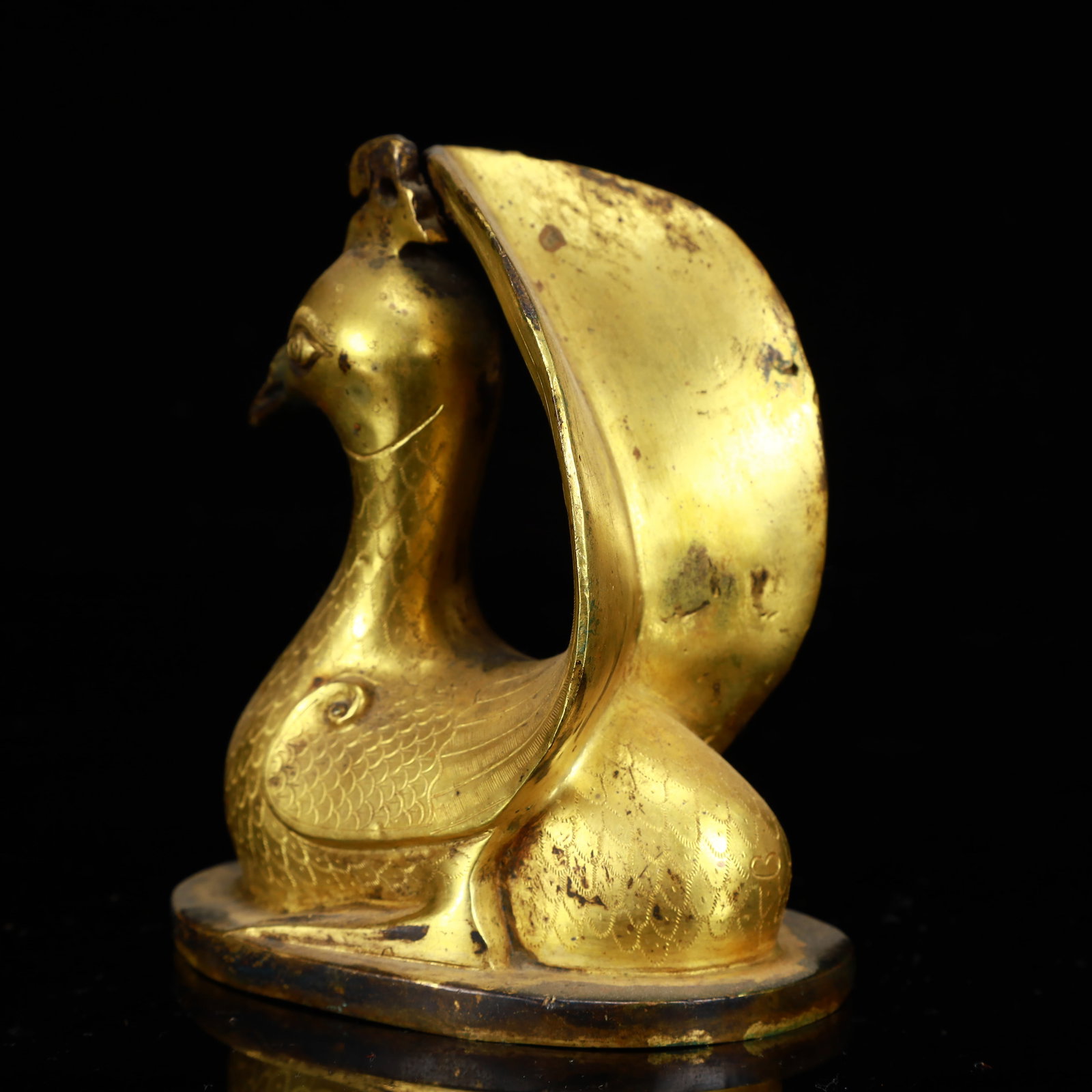 A Rare Gilt Bronze Duck Ornament - 6
