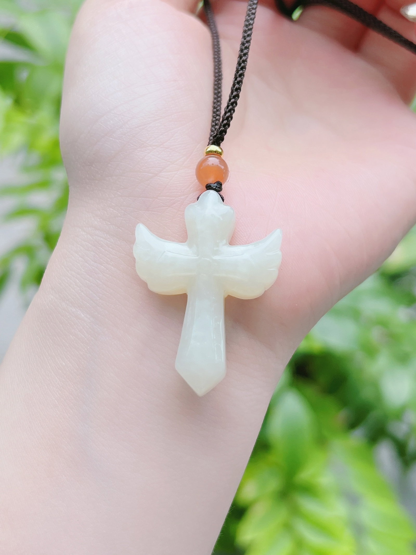 An Exquisite White Jade Pendant: Estimated Value:400-800 An Exquisite White Jade Pendant,Size:27mmx38mm 寓意:吉祥 和平 和睦的象征 白玉吊坠