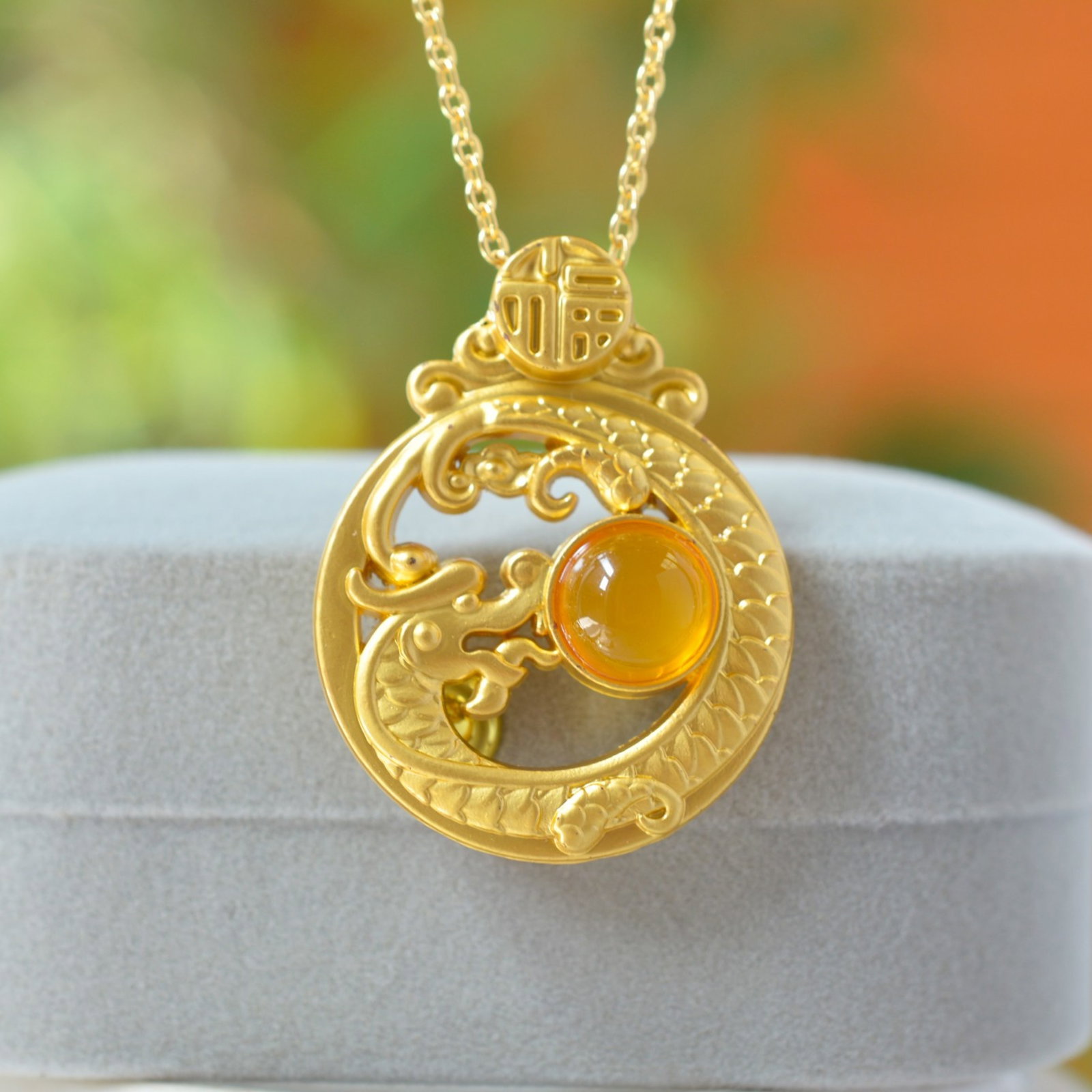 An Exquisite Dragon Pattern Pendant: Estimated Value:200-400 An Exquisite Dragon Pattern Pendant,Size:8mmx8mm 龙纹吊坠