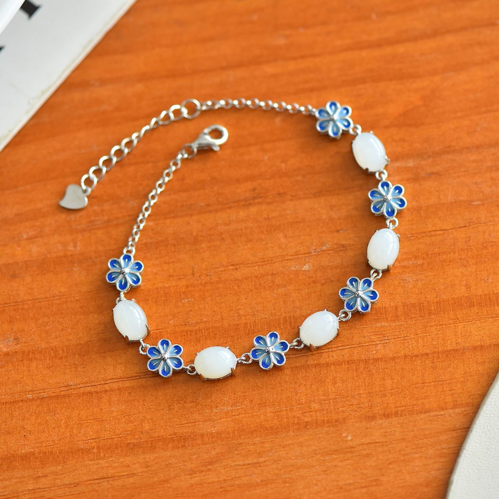An Exquisite Sterling Silver Inlaid White Jade Enamel Bracelet: Estimated Value:400-800 An Exquisite Sterling Silver Inlaid White Jade Enamel Bracelet,Size:6mmx8mm 纯银镶白玉珐琅手链