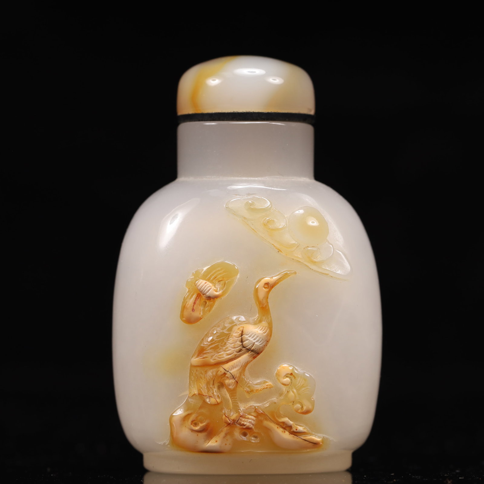 An Exquisite Agate Crane Pattern Snuff Bottle: Estimated Value:2600-5200 An Exquisite Agate Crane Pattern Snuff Bottle,Qing Dynasty, China,Size:2inx1.2inx3in,Weight:80g