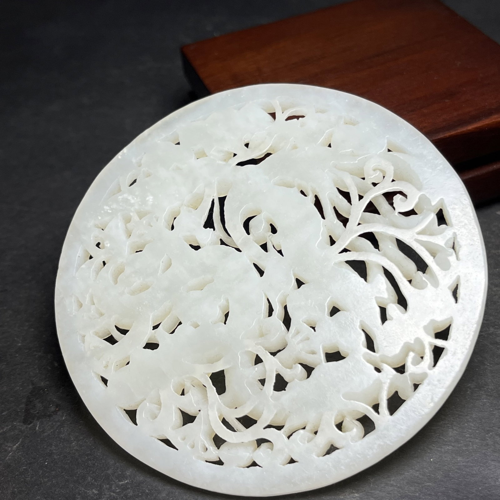 An Exquisite White Jade Auspicious Cloud,Dragon and Phoenix Pattern Pendant - 7