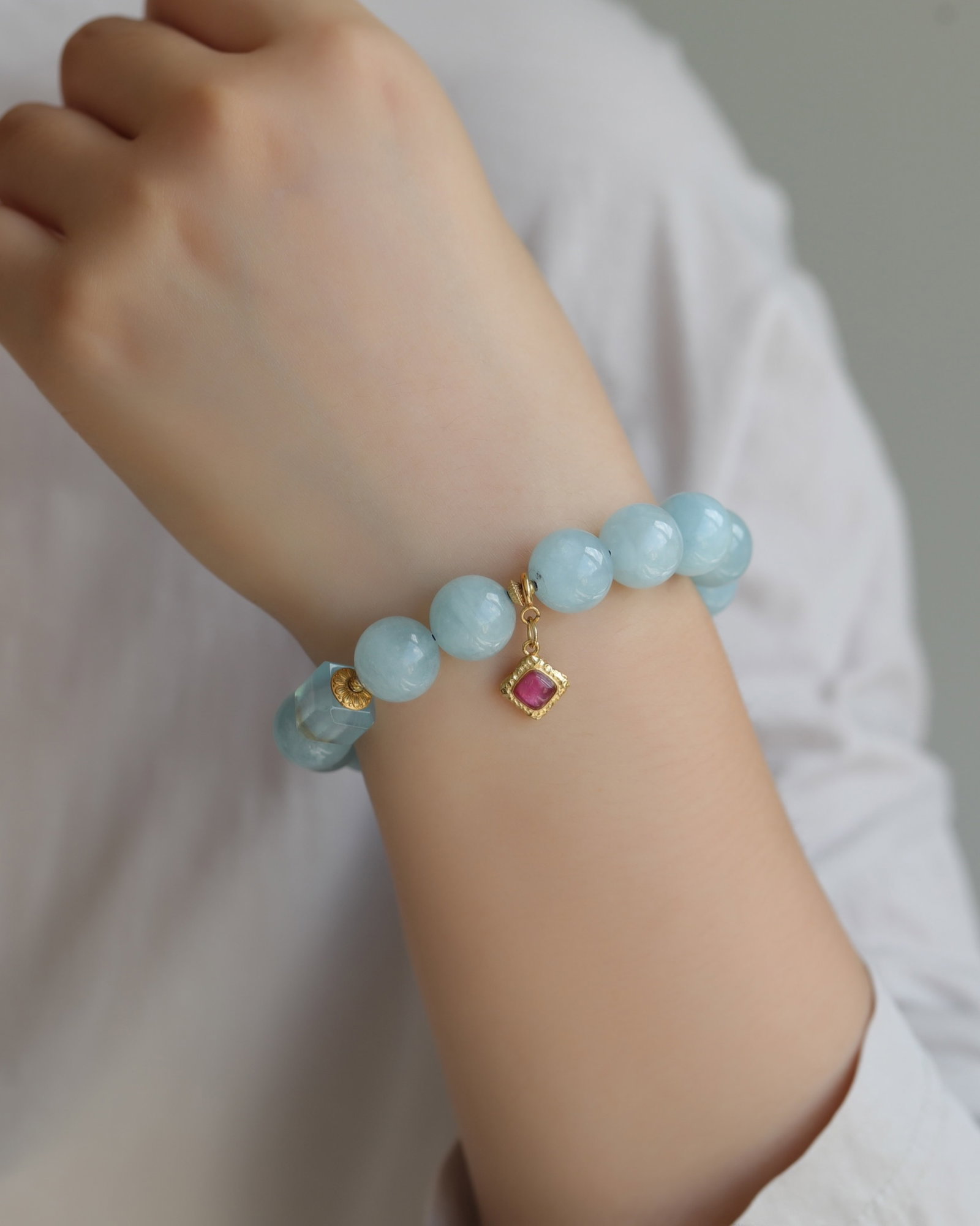 An Exquisite Aquamarine Bracelets - 8