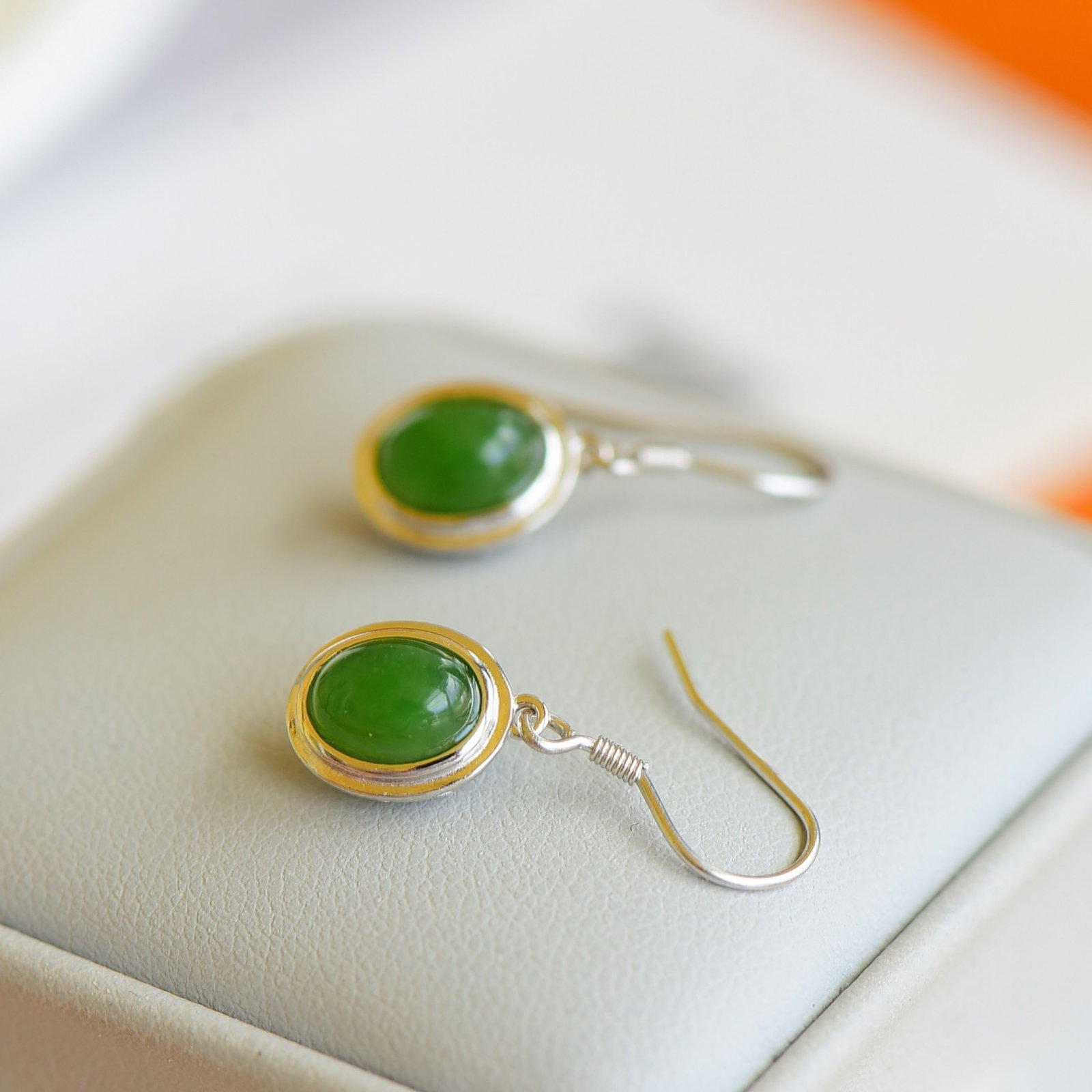 A Pair of Exquisite Sterling Silver Inlaid Jasper Earrings: Estimated Value:400-800 A Pair of Exquisite Sterling Silver Inlaid Jasper Earrings,Size:6mmx8mm 一对纯银镶碧玉耳环