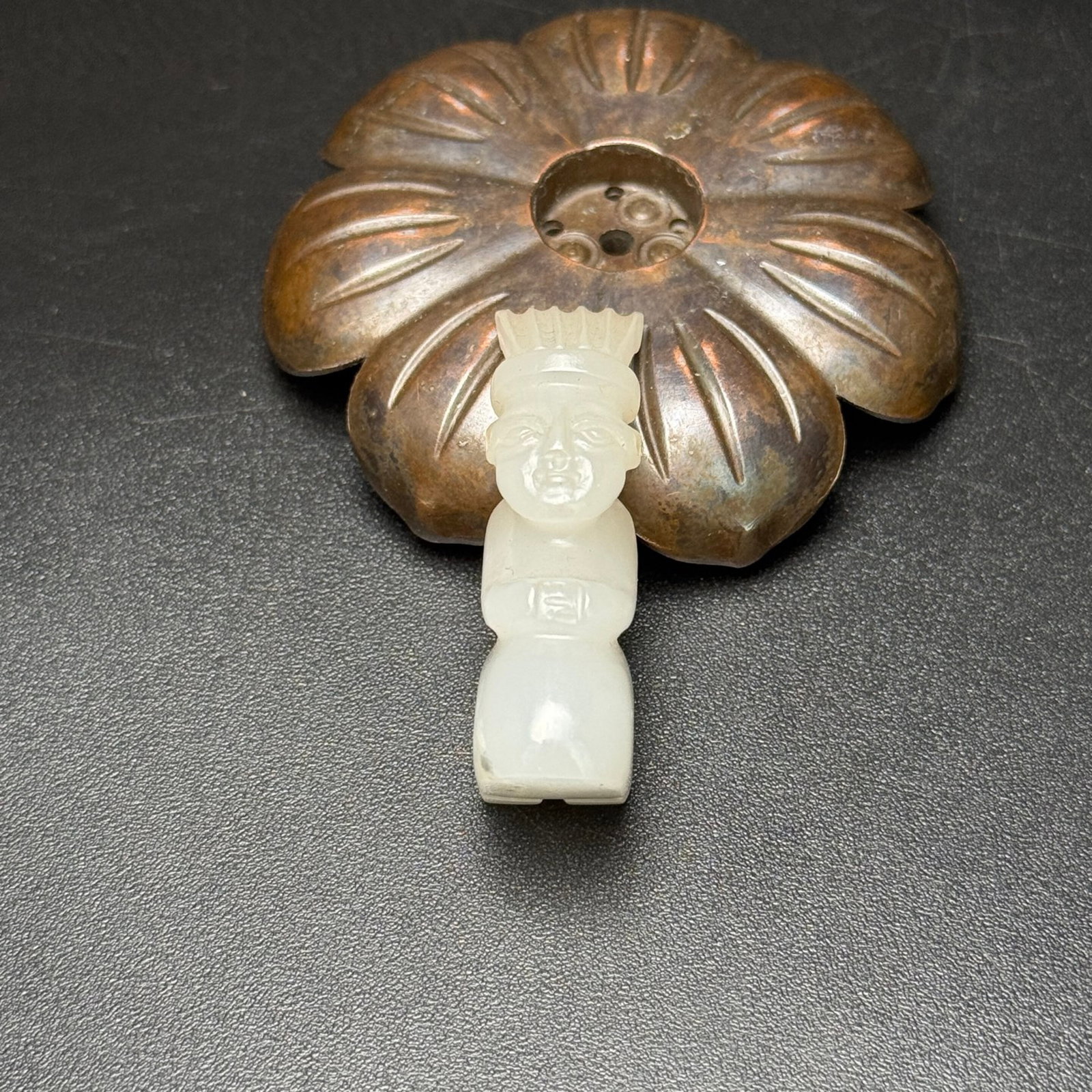 An Exquisite White Jade Figure Pendant - 4