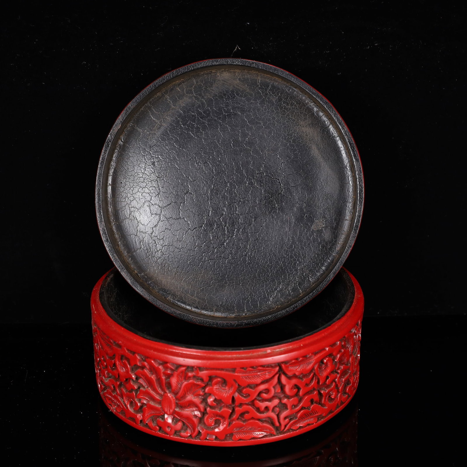 An Exquisite Carved Red Lacquer Flower and Butterfly Pattern Box with Cover - 3