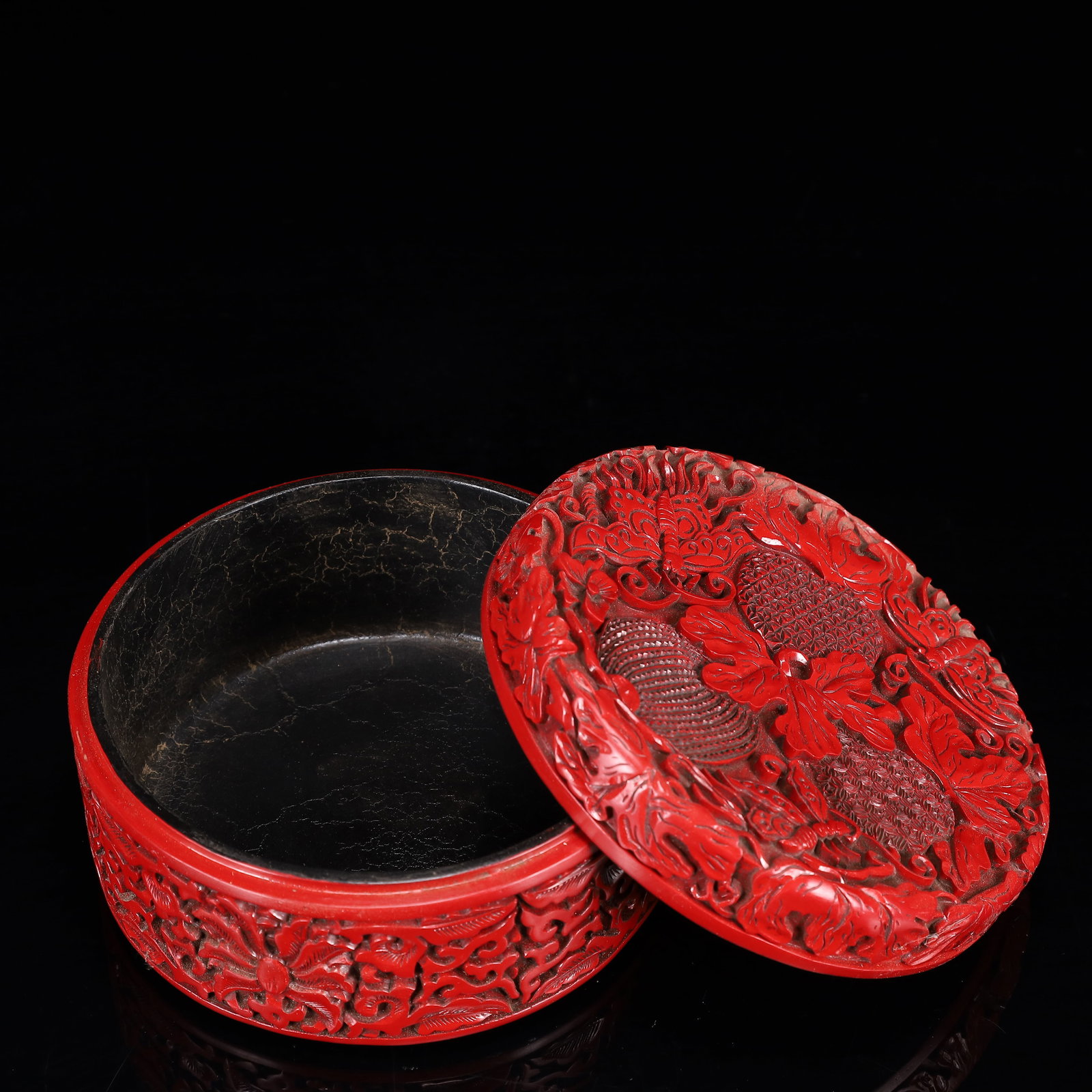 An Exquisite Carved Red Lacquer Flower and Butterfly Pattern Box with Cover - 4