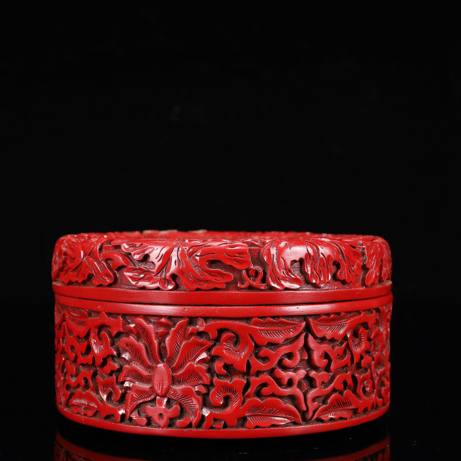 An Exquisite Carved Red Lacquer Flower and Butterfly Pattern Box with Cover - 5