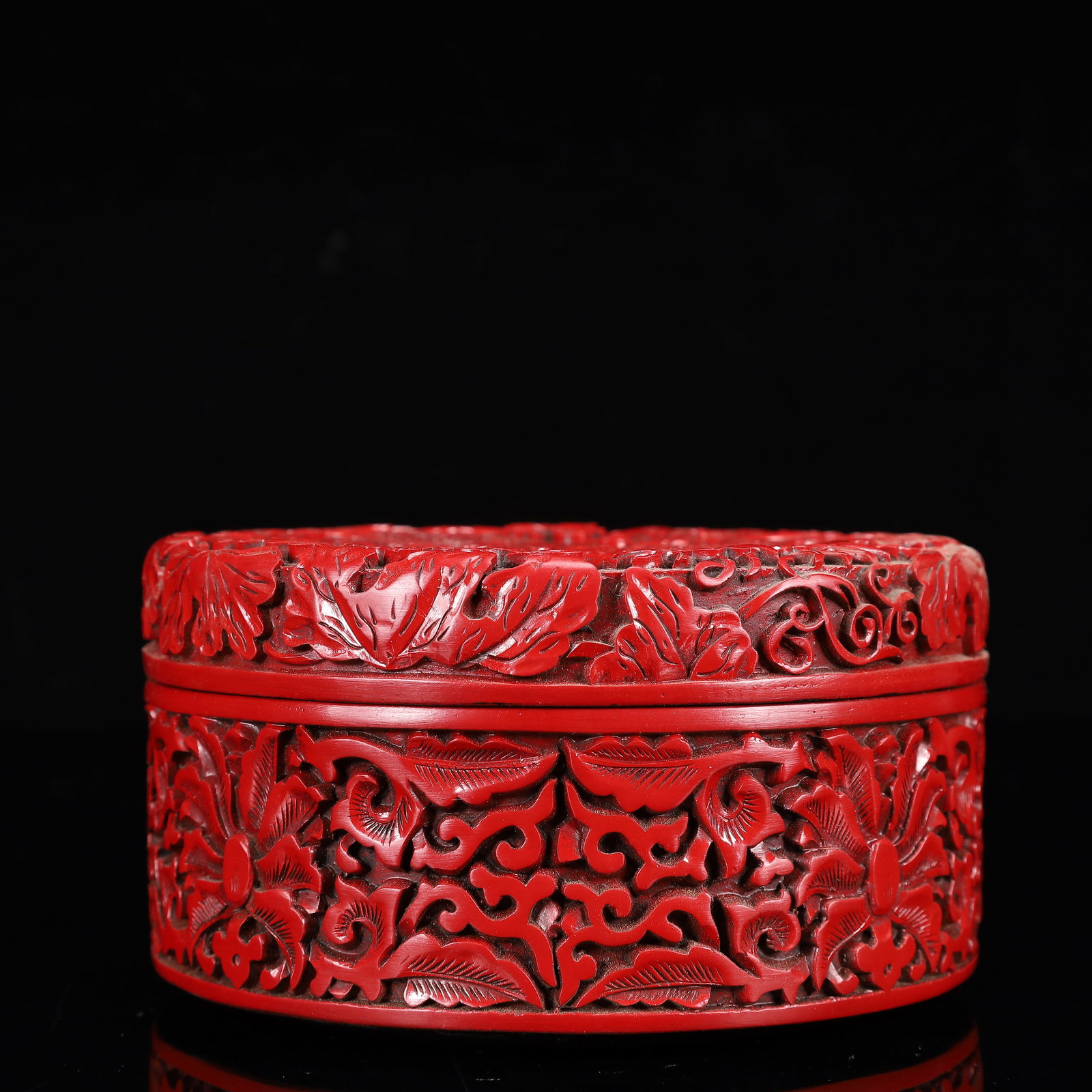 An Exquisite Carved Red Lacquer Flower and Butterfly Pattern Box with Cover - 6