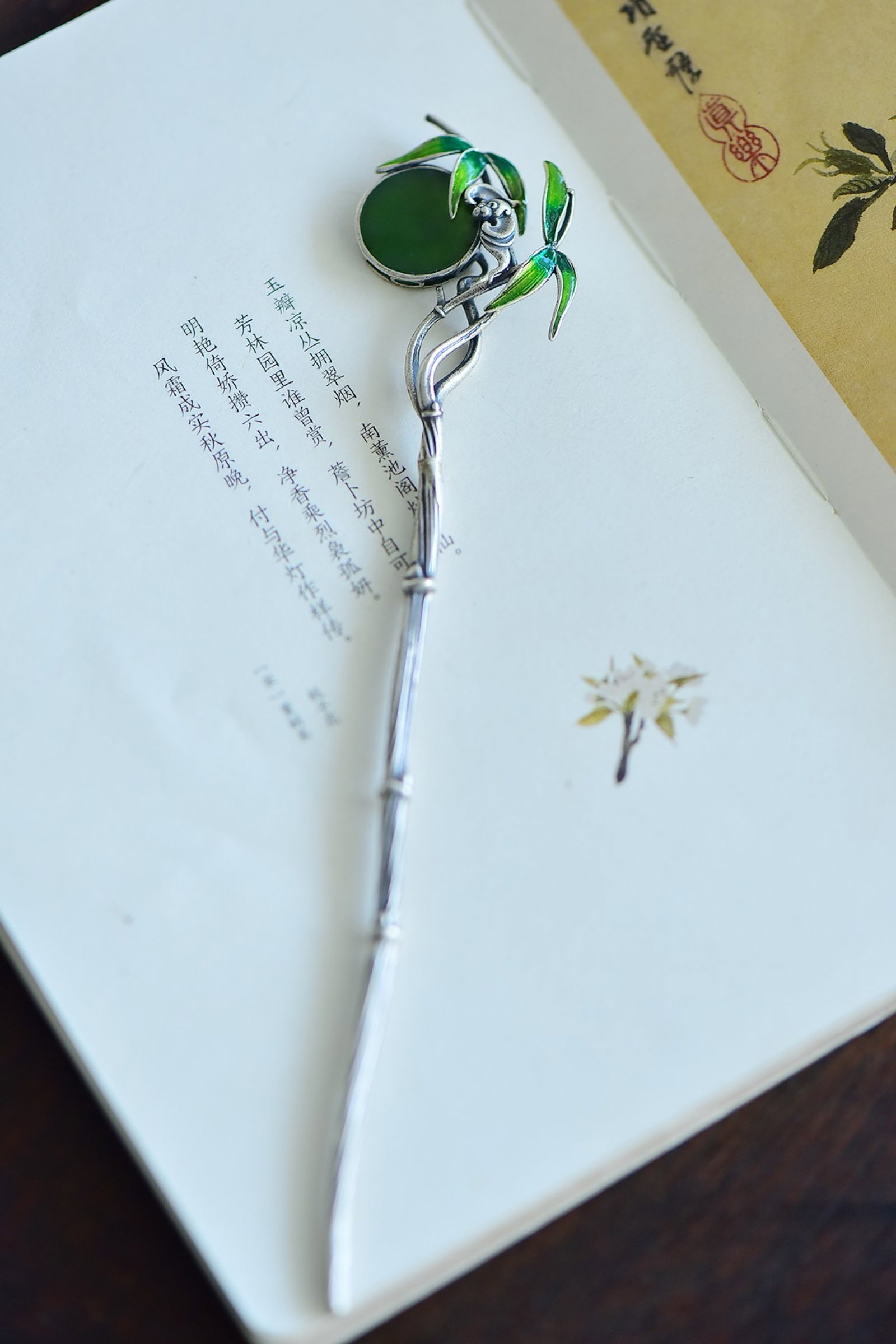 An Exquisite Sterling Silver Inlaid Jasper Enamel Hairpin - 3