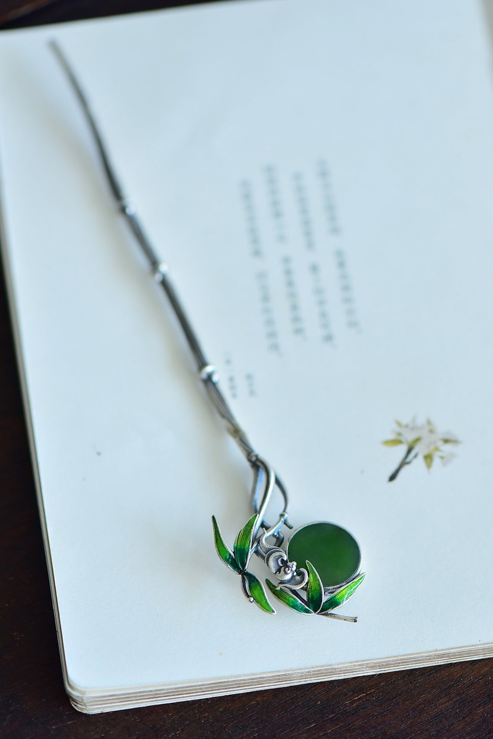 An Exquisite Sterling Silver Inlaid Jasper Enamel Hairpin - 4
