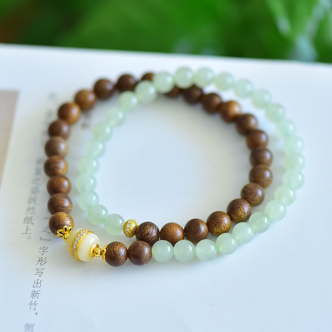 An Exquisite Greenish Jade Eaglewood Bracelets - 2
