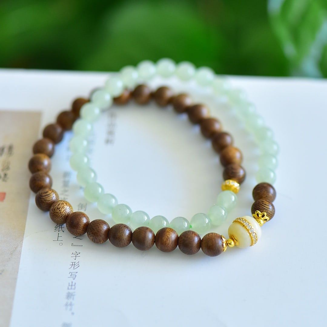 An Exquisite Greenish Jade Eaglewood Bracelets - 3